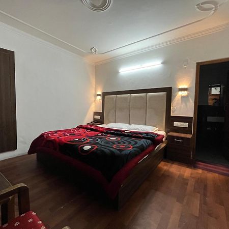 Hotel Premier Mall Road Manali Екстер'єр фото