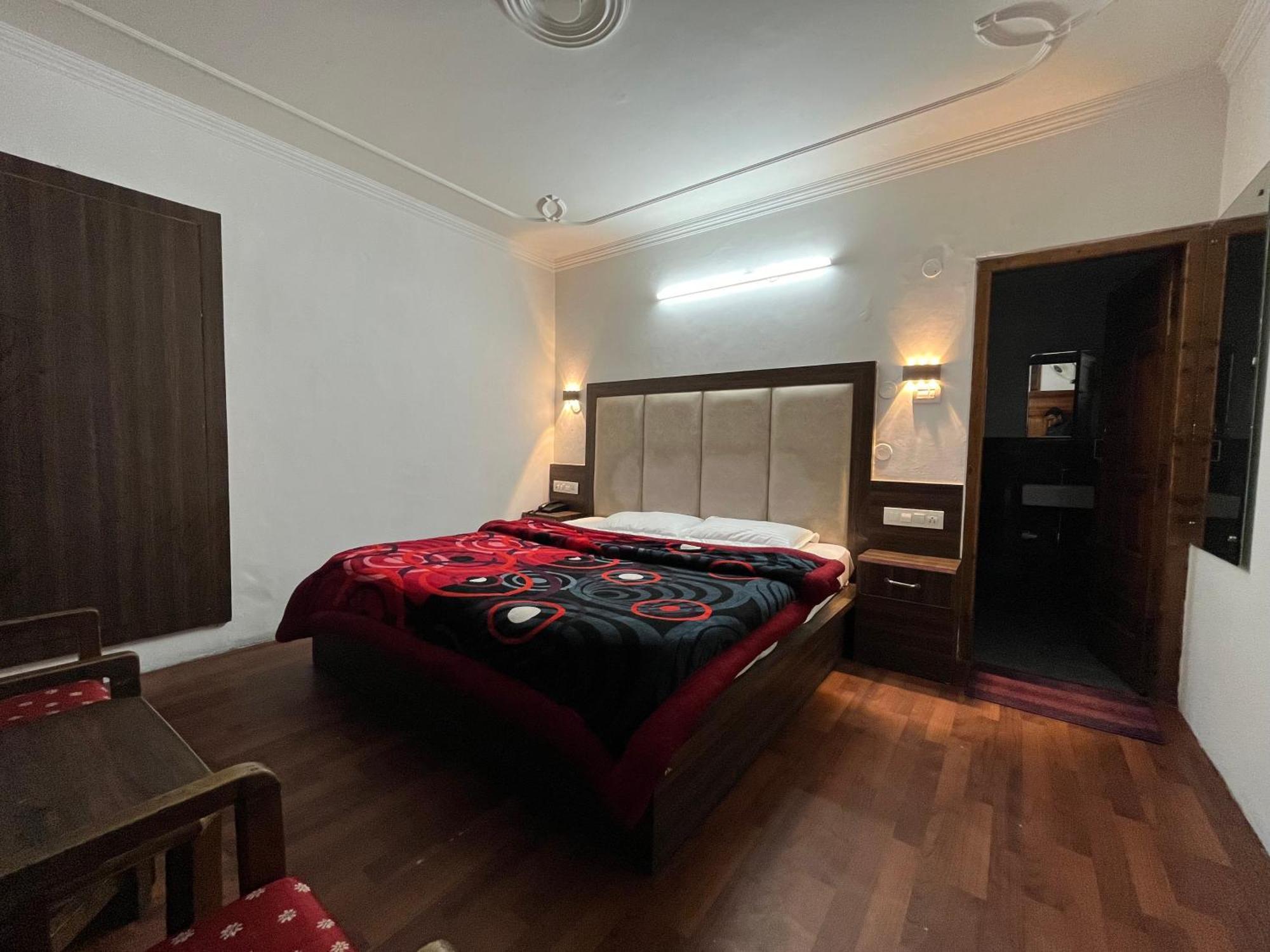 Hotel Premier Mall Road Manali Екстер'єр фото