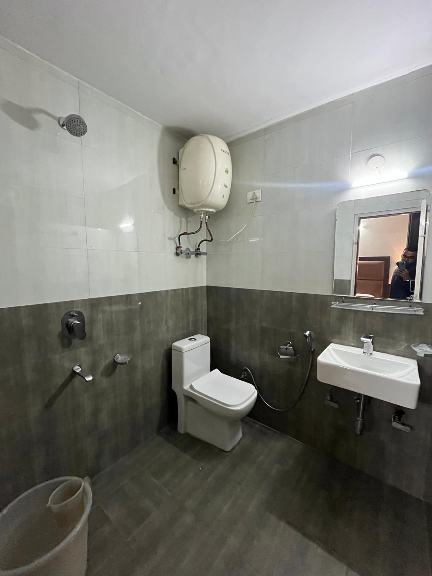 Hotel Premier Mall Road Manali Екстер'єр фото