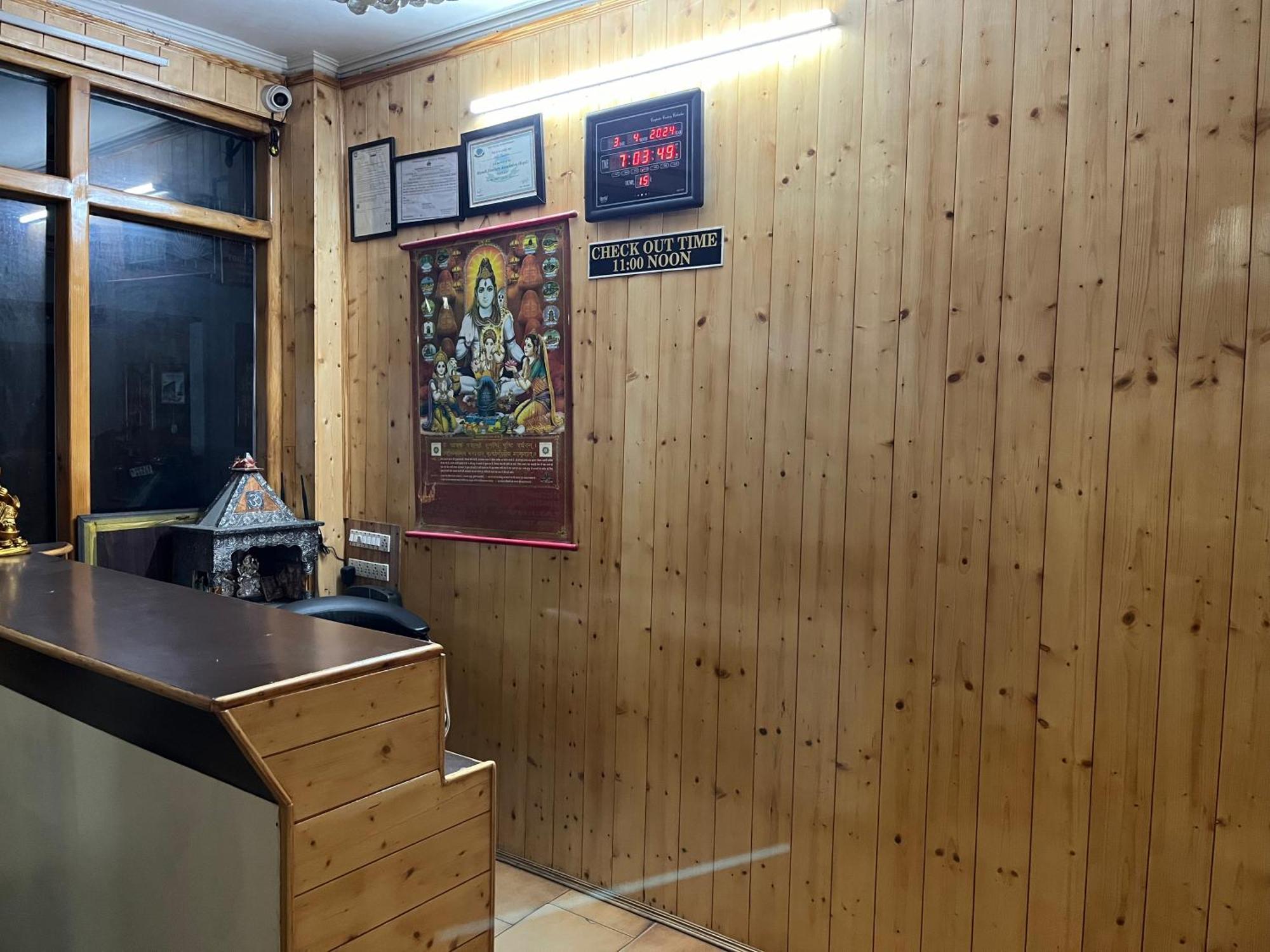 Hotel Premier Mall Road Manali Екстер'єр фото